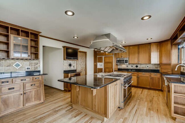 Building Photo - Great Highlands Ranch Home with Views! Access to HR Rec Centers included in rent! (Move in Specia...