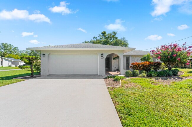 Primary Photo - 8515 Indies Dr