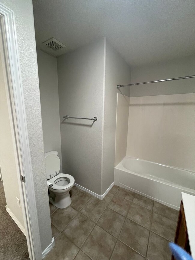 Building Photo - 2 bed 2.5 bath townhome located in a Gated...