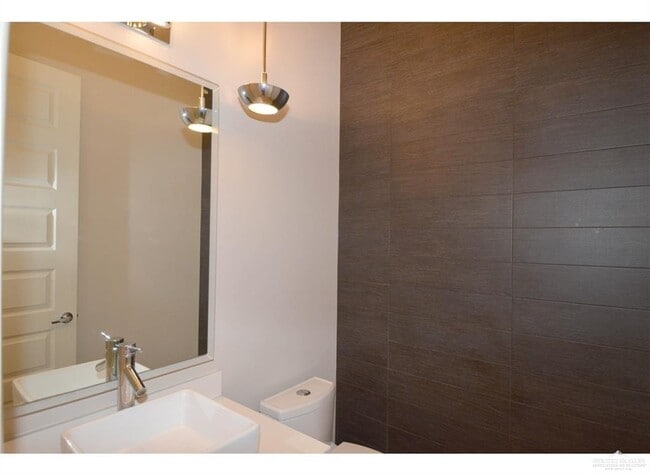 Building Photo - 3600 Denia Ct