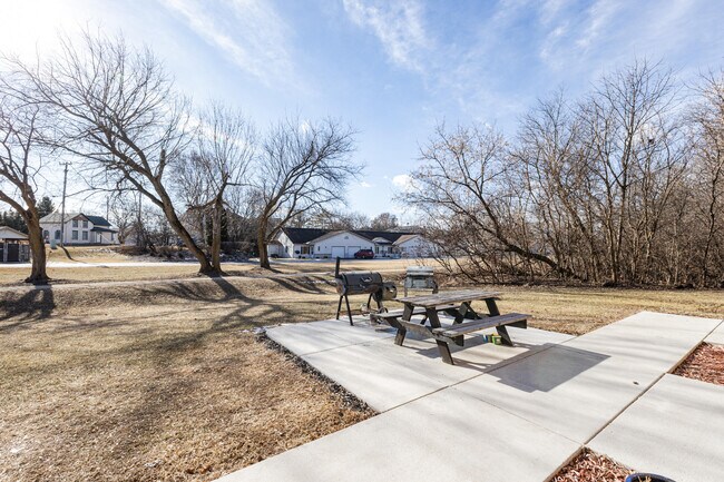 Building Photo - 605 Bakertown Dr