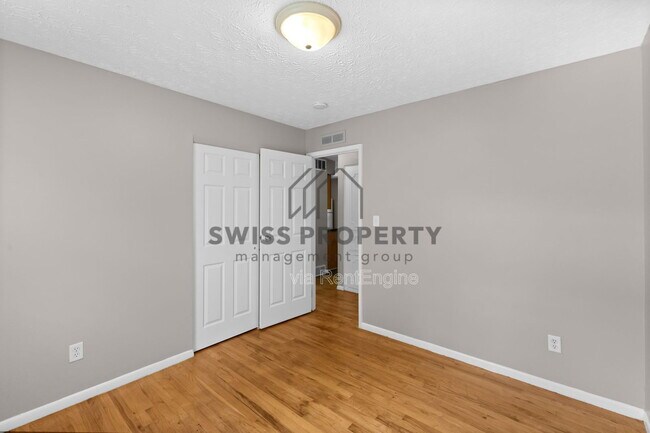 Building Photo - 6406 Dalewood Rd