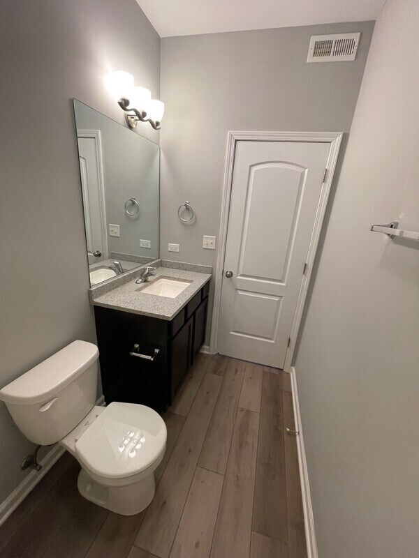 Building Photo - 811 E Main St