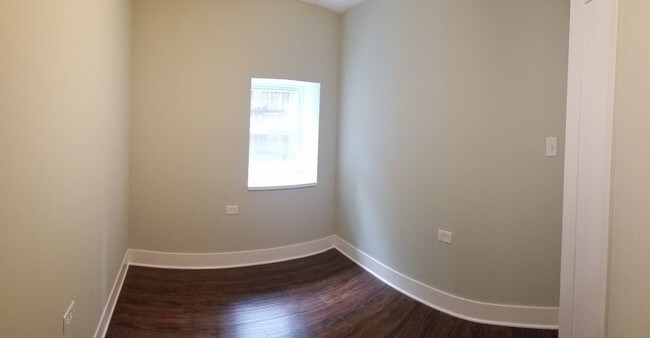 Building Photo - UIC East Campus/Pilsen/Duplex