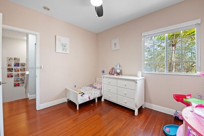 Building Photo - 930 SW 147th Ct