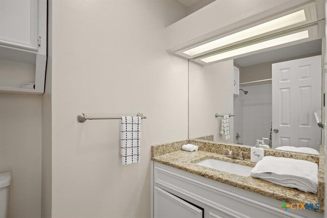 Building Photo - 6108 Cape Coral Dr