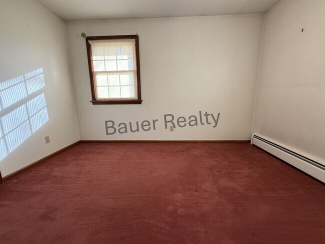 Building Photo - Beautiful County Setting