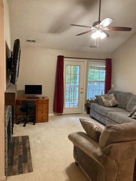 Building Photo - 14829 Lenox Dr