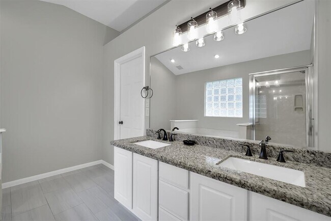 Building Photo - 38 Tivoli Garden Ct