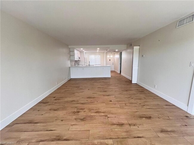 Building Photo - 123 Palm Dr