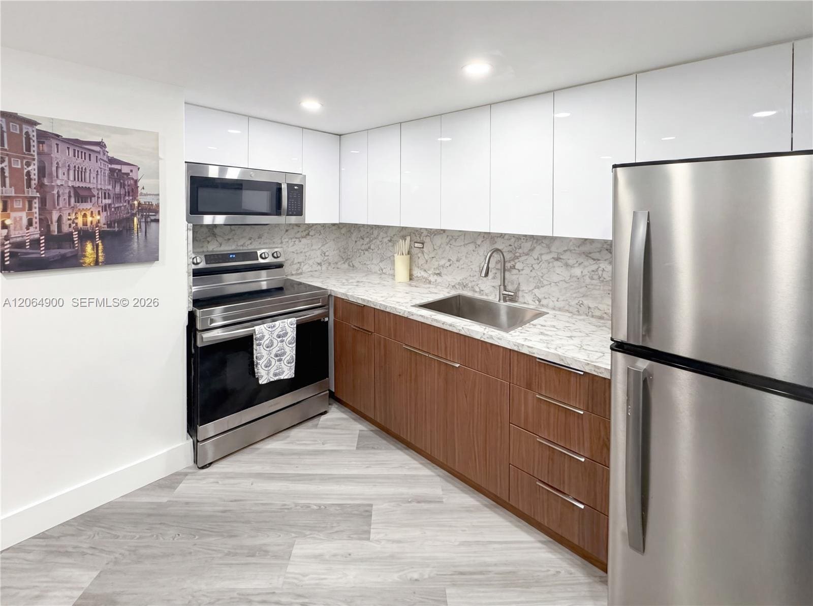 Building Photo - 801 Brickell Bay Dr