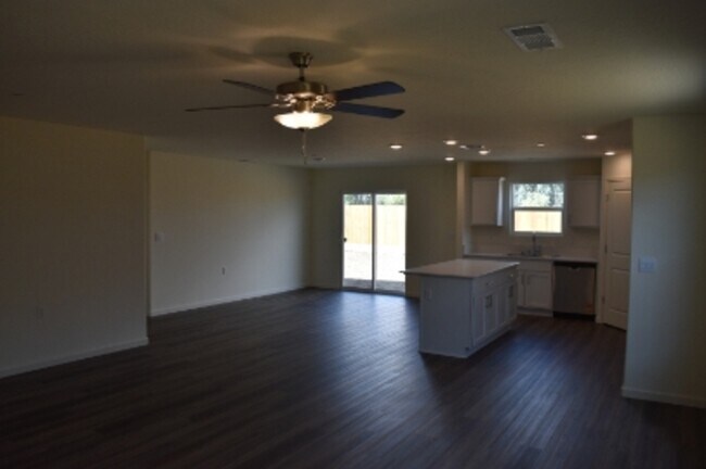 Building Photo - 641 Marshall Ln