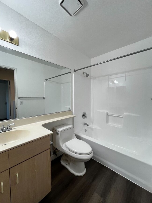Building Photo - Comfortable 3-Bedroom Home in Prime La Pue...