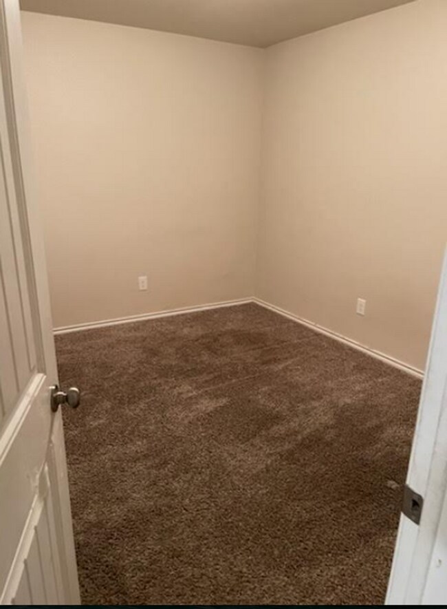 Building Photo - House For Lease in Odessa