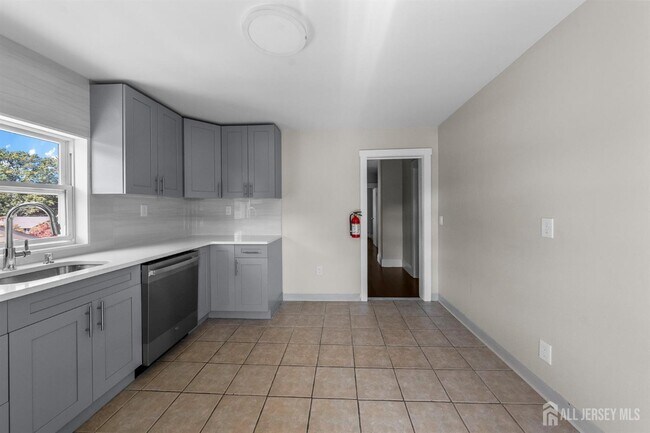 Building Photo - 1237 S 10th St