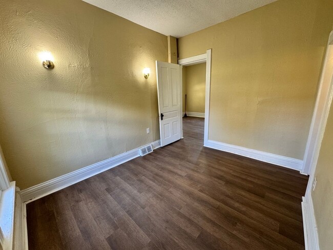 Building Photo - 4 Bedroom House