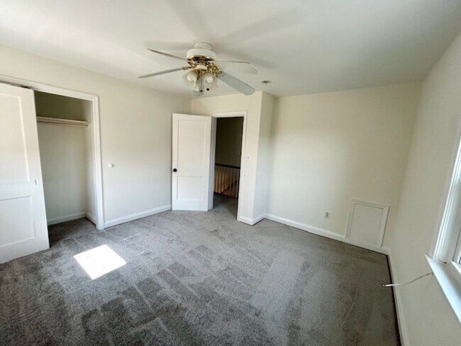 Building Photo - 1070 Downton Rd
