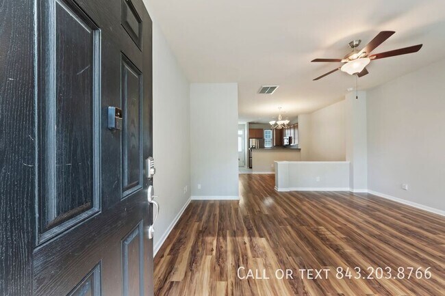 Building Photo - 828 Rue Dr