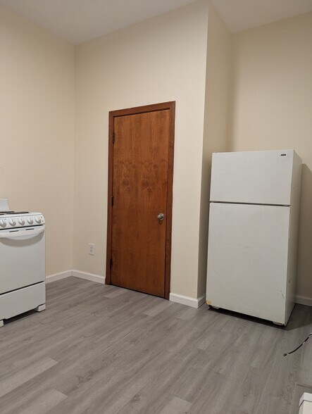 Building Photo - 12 Miles St