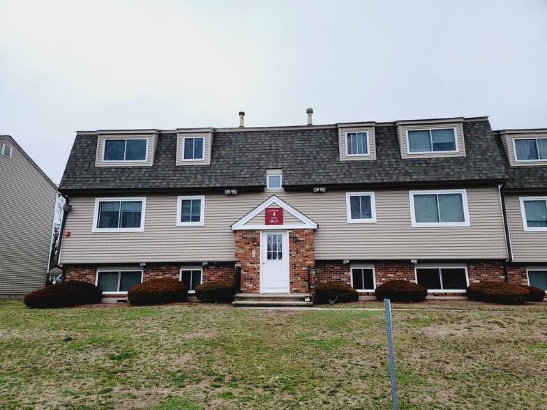 Building Photo - 41 Evergreene