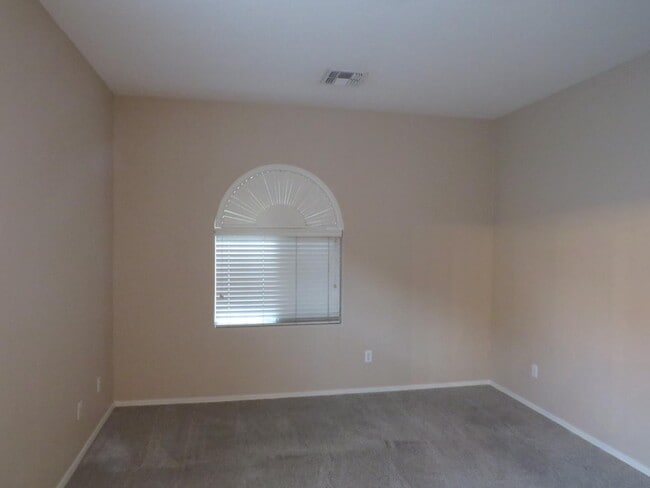 Building Photo - 336 N 77th Pl