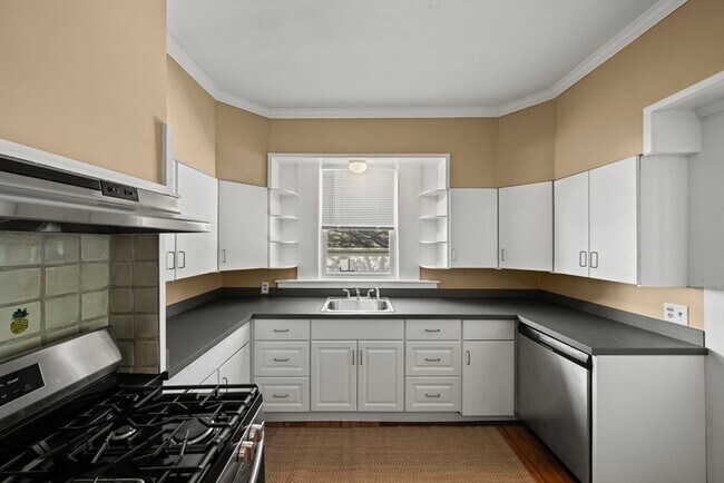 Building Photo - 99 Montvale Ave