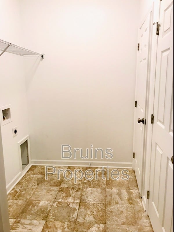 Building Photo - 2606 Pennoak Way