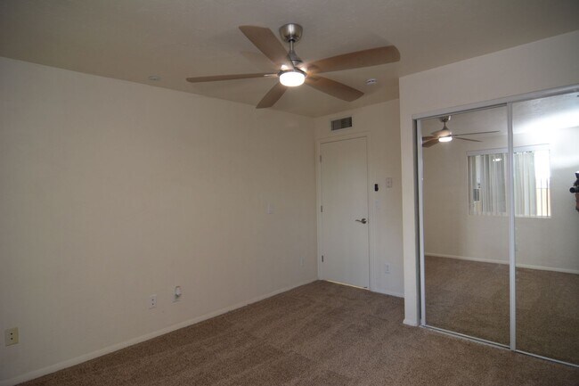 Building Photo - Well Maintained 2 Bedroom 1 Bath Townhouse! East Tucson Location!