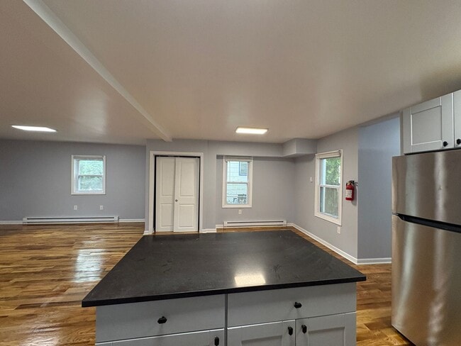 Building Photo - Beautiful, Newly Renovated 4 Bedroom 2 1/2...