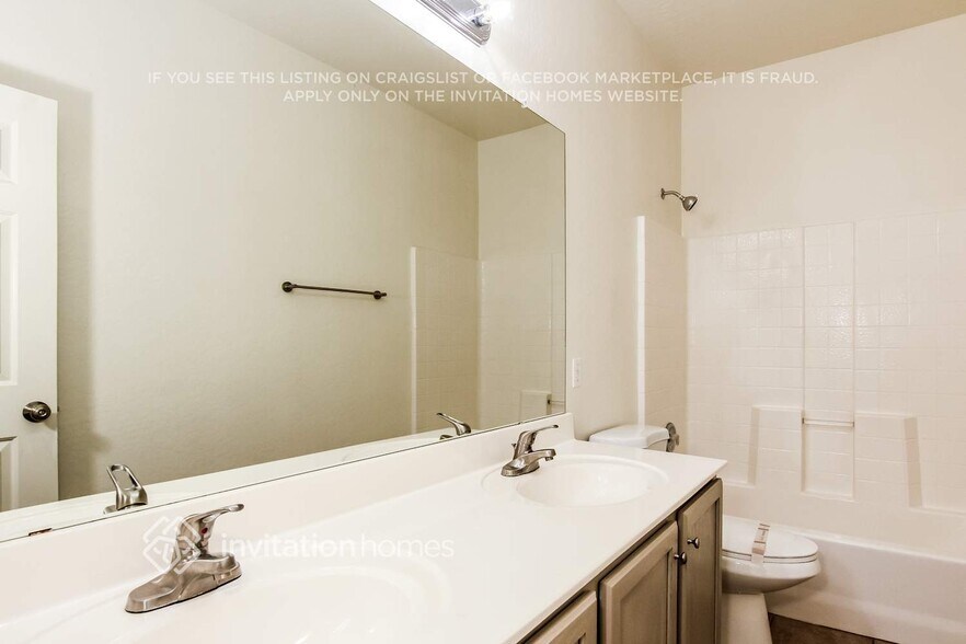 Building Photo - 14913 N 153rd Ave