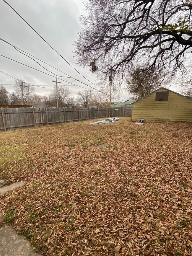 Building Photo - 2-Bed, 1-Bath Home