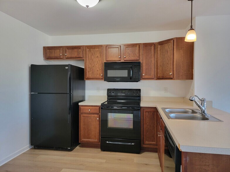 Building Photo - 749 Winding Ln