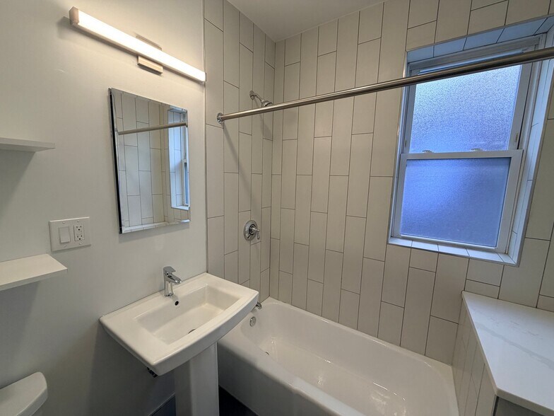 Building Photo - 32 Park Vale Ave