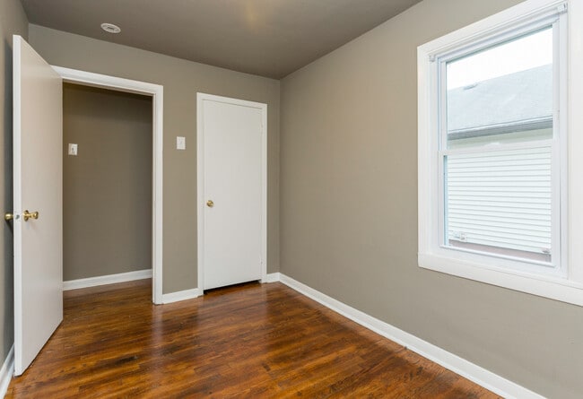 Building Photo - Adorable 2 Bedroom 1 Bath Home