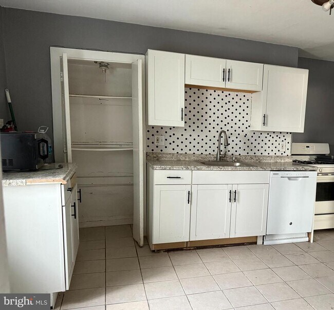 Building Photo - 1530 Pennington Rd