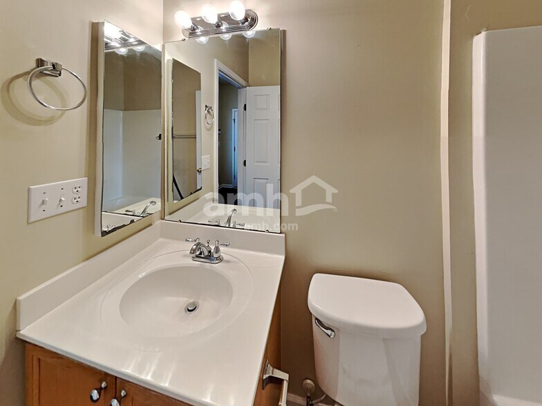 Building Photo - 116 Brewster Ct