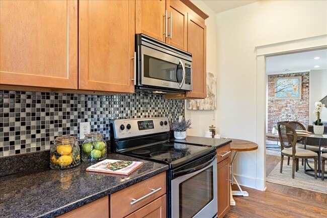 Building Photo - 1411 10th Ave N