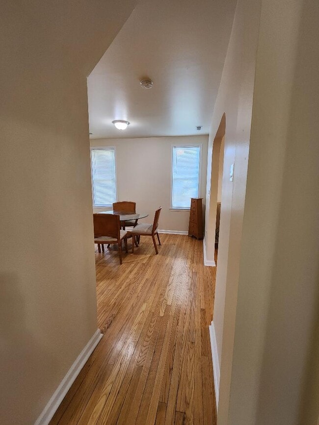 Building Photo - 2701 Woodsdale Ave