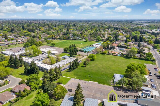 Building Photo - Charming 3-Bed Oasis with 2 Full Baths in Sacramento's Serene Pocket Neighborhood