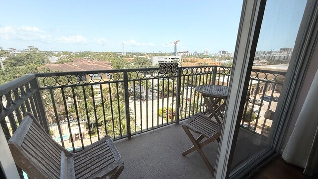 Building Photo - Annual Furnished Rental in Broadway Promen...