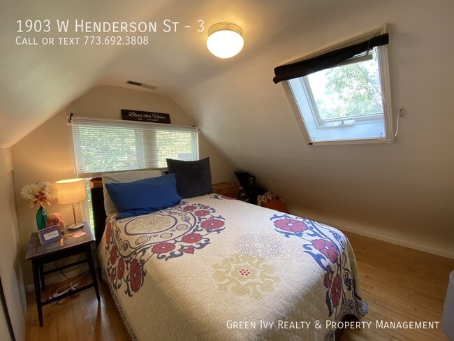 Building Photo - Sunny, Top floor, Roscoe Village 2 bed/1 b...