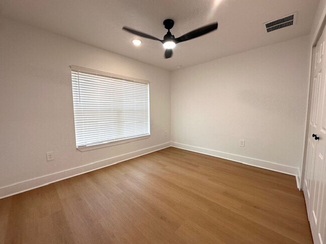Building Photo - Brand new home!