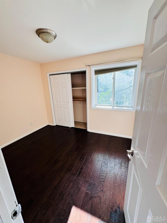 Building Photo - 4444 Sayre Dr