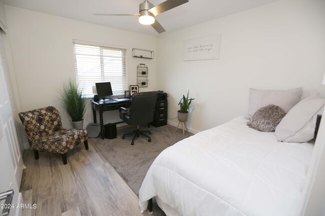 Building Photo - 11271 E Poinsettia Dr