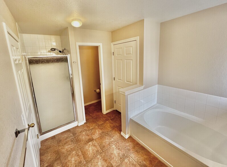 Building Photo - 6502 Silver Mesa Dr