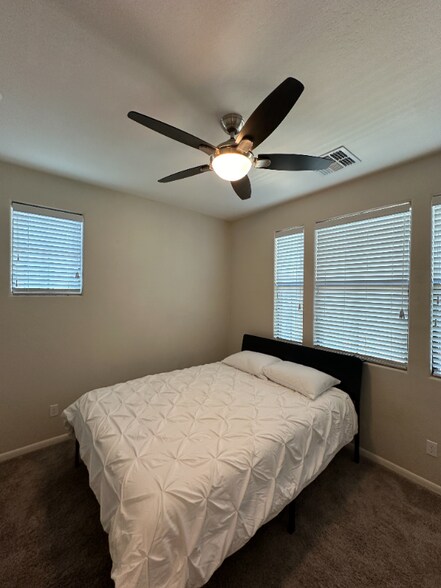 Building Photo - 2090 S Dorsey Ln