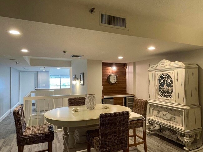Building Photo - 355 S Ocean Dr