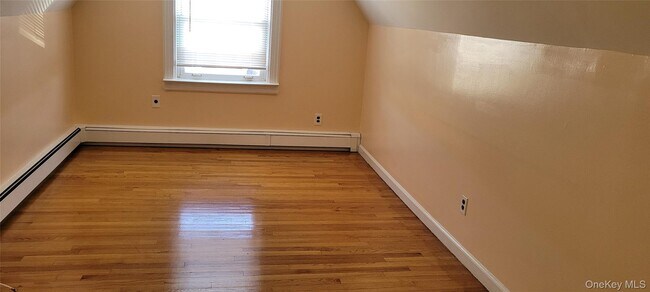 Building Photo - 166-48 25th Ave