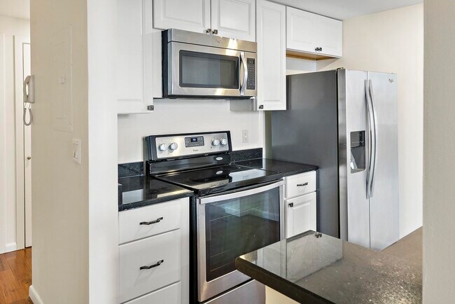 Building Photo - 492 Beacon St