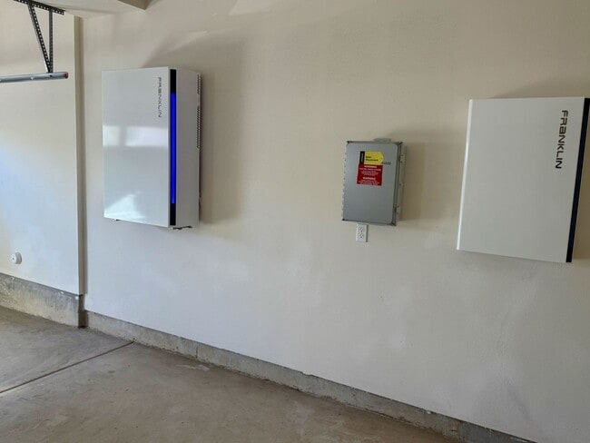 Building Photo - 2025 Build, 3 Bedroom 2.5 bath with over 2...